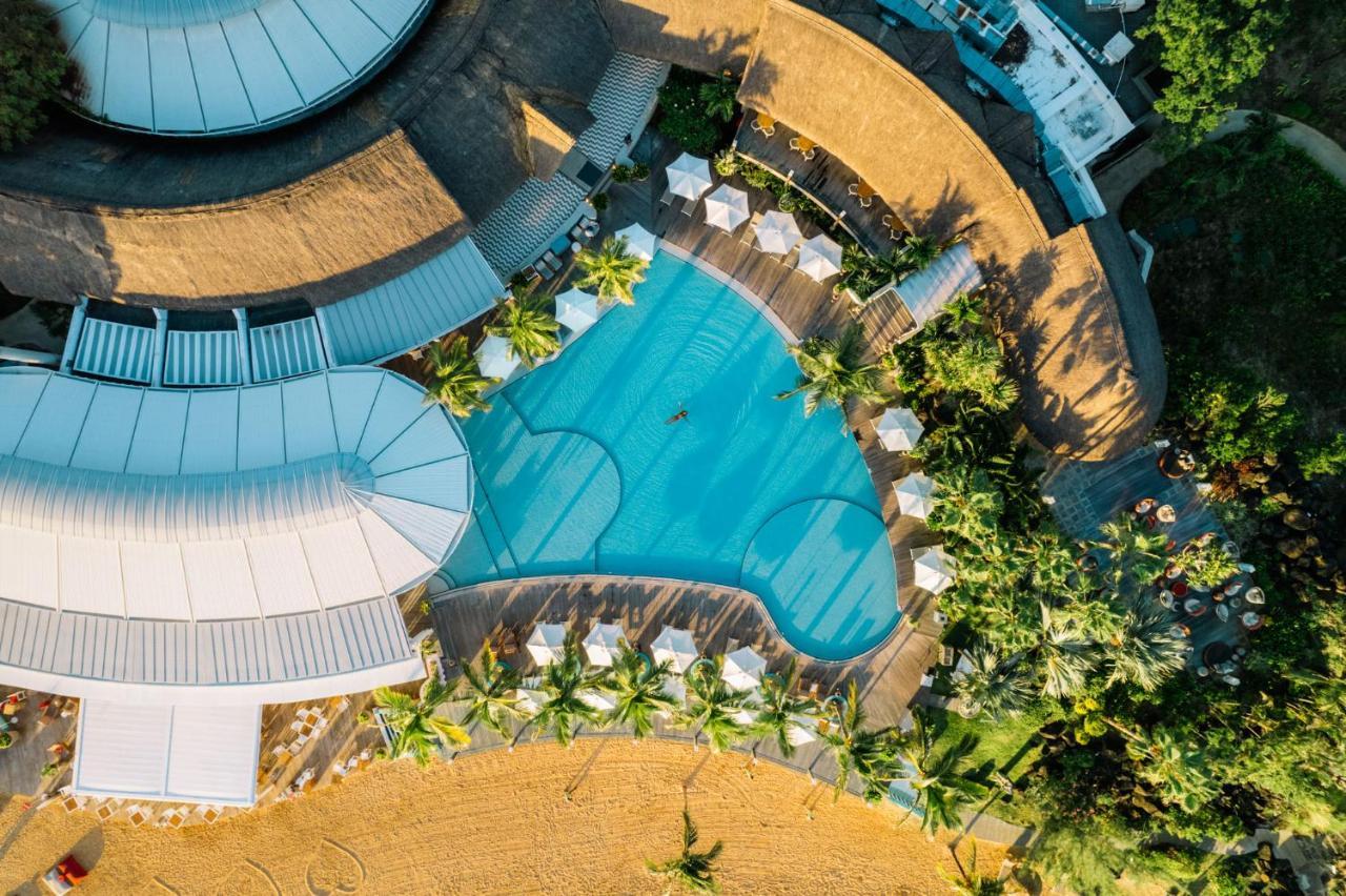 Lux* Grand Gaube Resort & Villas Εξωτερικό φωτογραφία Aerial view of the pool