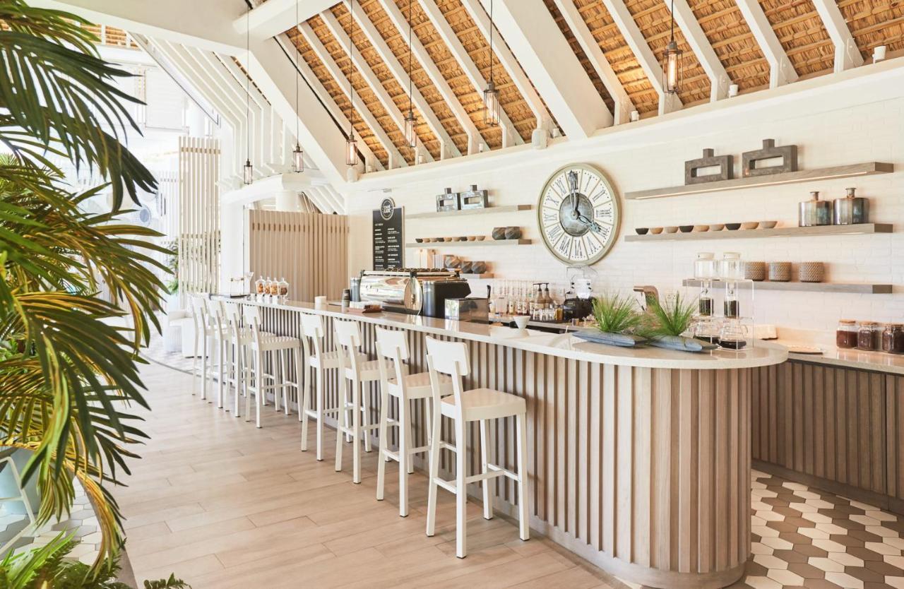 Lux* Grand Gaube Resort & Villas Εξωτερικό φωτογραφία The interior of the restaurant