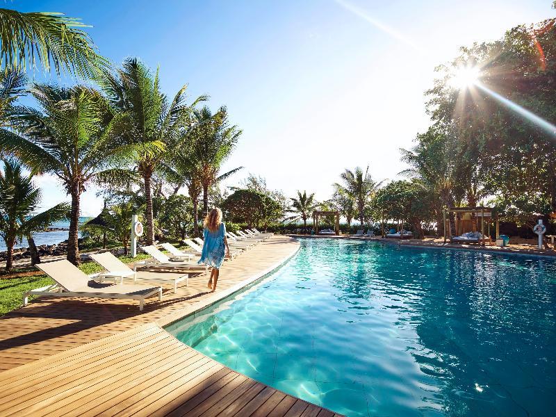 Lux* Grand Gaube Resort & Villas Εξωτερικό φωτογραφία The pool at the resort