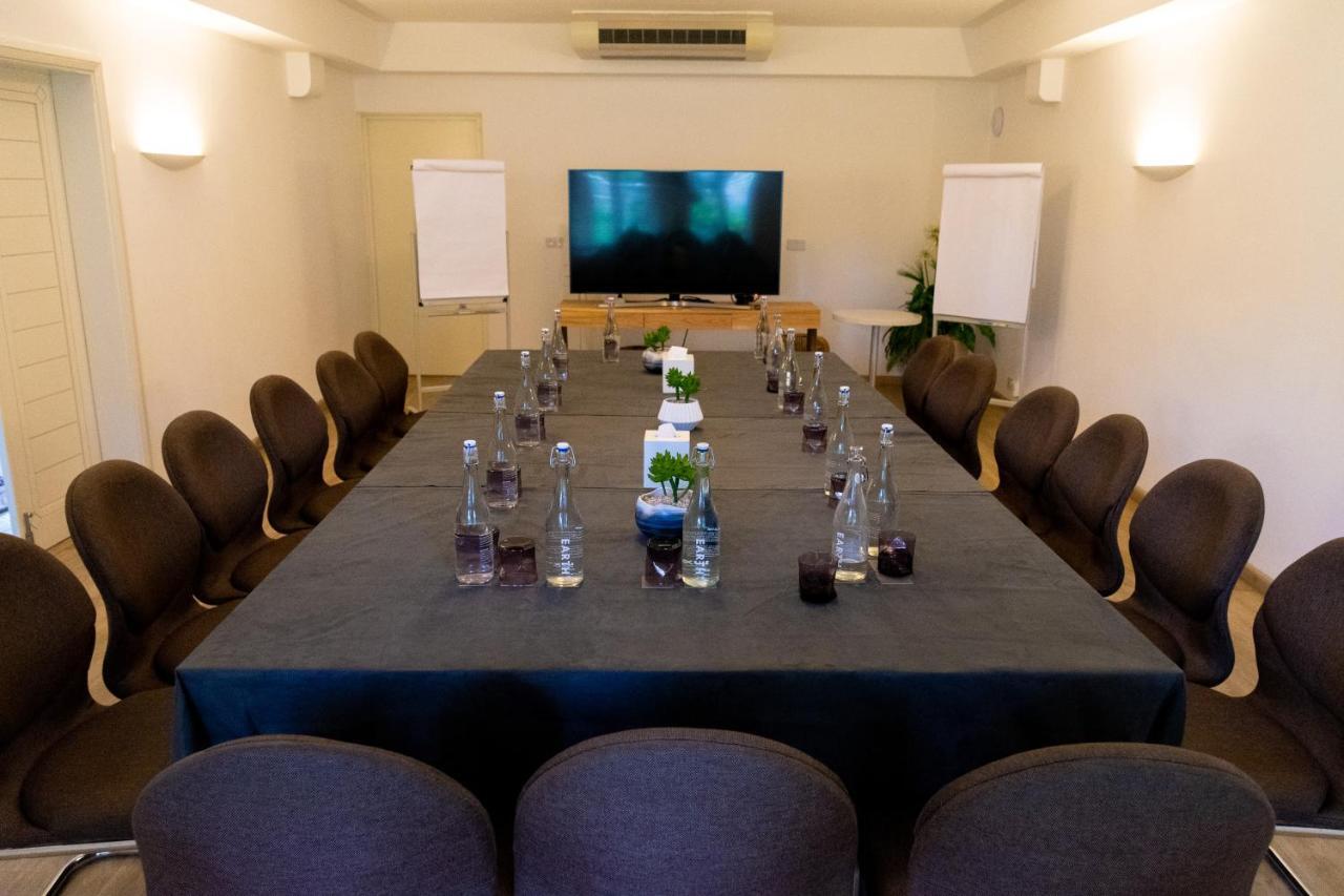 Lux* Grand Gaube Resort & Villas Εξωτερικό φωτογραφία The boardroom at the London School of Economics