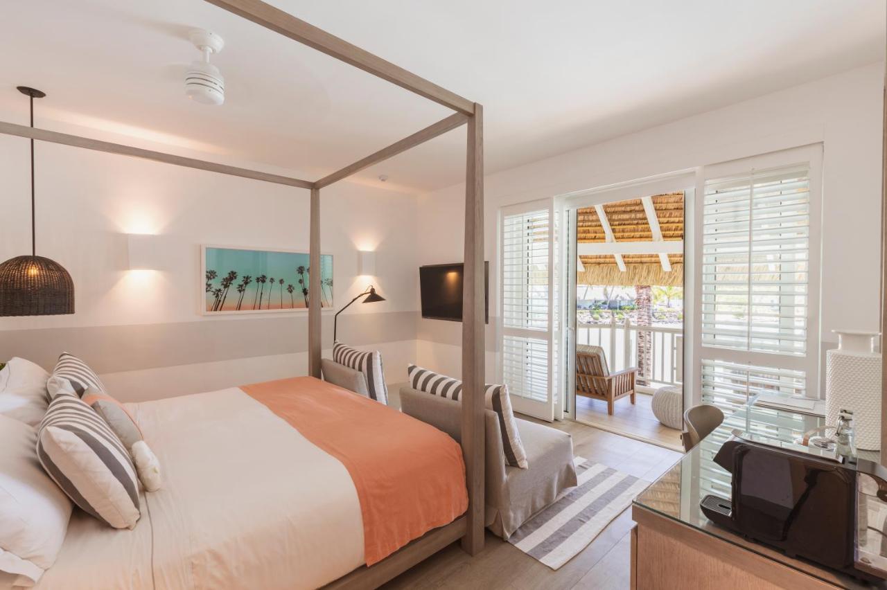 Lux* Grand Gaube Resort & Villas Εξωτερικό φωτογραφία A bedroom at the Shore Club